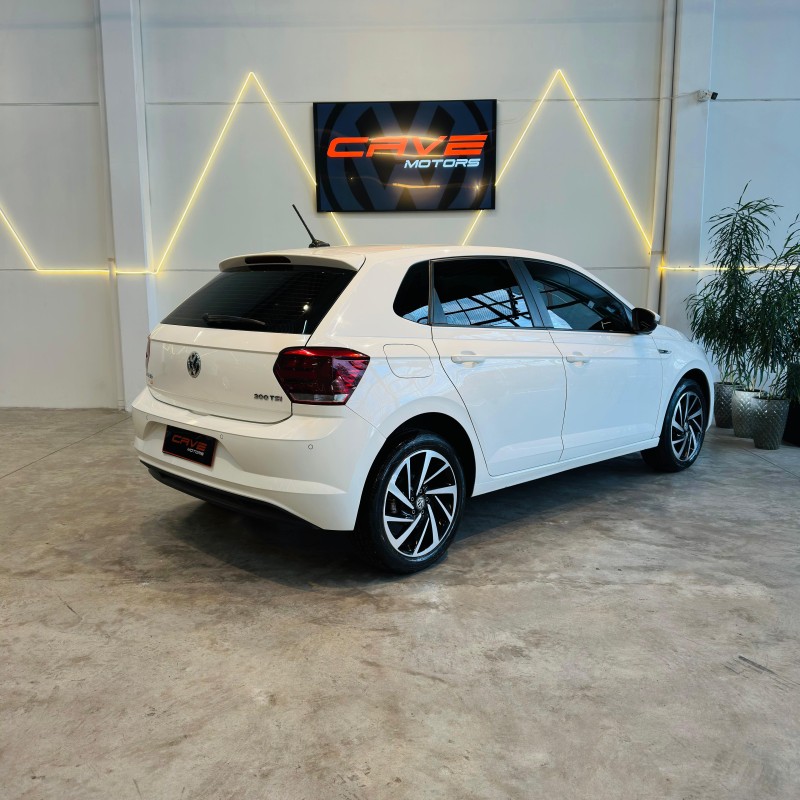 POLO 1.0	200 TSI HIGHLINE AUTOMÁTICO  - 2021 - CAXIAS DO SUL