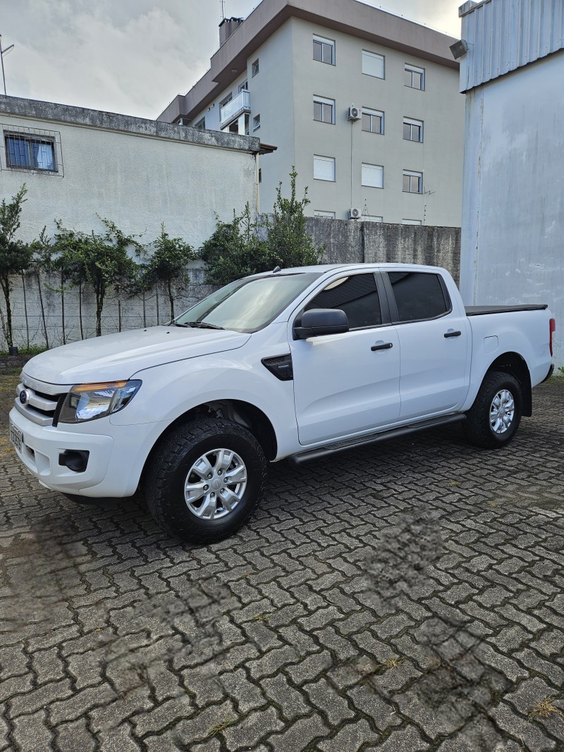 RANGER 2.5 XLS 4X2 CD 16V FLEX 4P MANUAL - 2013 - FARROUPILHA