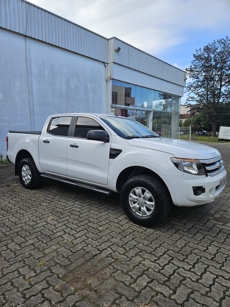 RANGER 2.5 XLS 4X2 CD 16V FLEX 4P MANUAL - 2013 - FARROUPILHA
