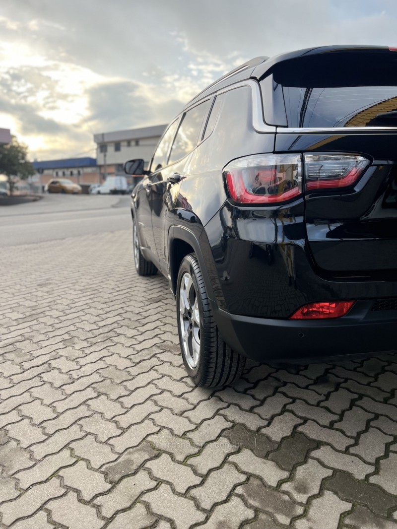 COMPASS 2.0 16V FLEX LIMITED AUTOMÁTICO - 2018 - CAXIAS DO SUL