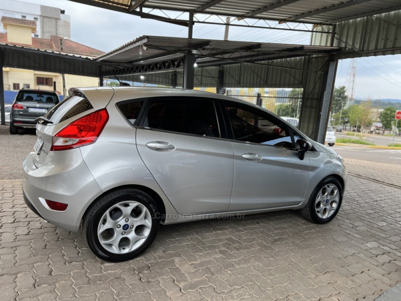 FIESTA 1.6 SE HATCH 16V FLEX 4P MANUAL - 2012 - BOM PRINCíPIO