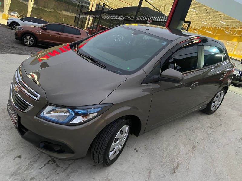 ONIX 1.4 MPFI LT 8V FLEX 4P MANUAL - 2014 - CAXIAS DO SUL
