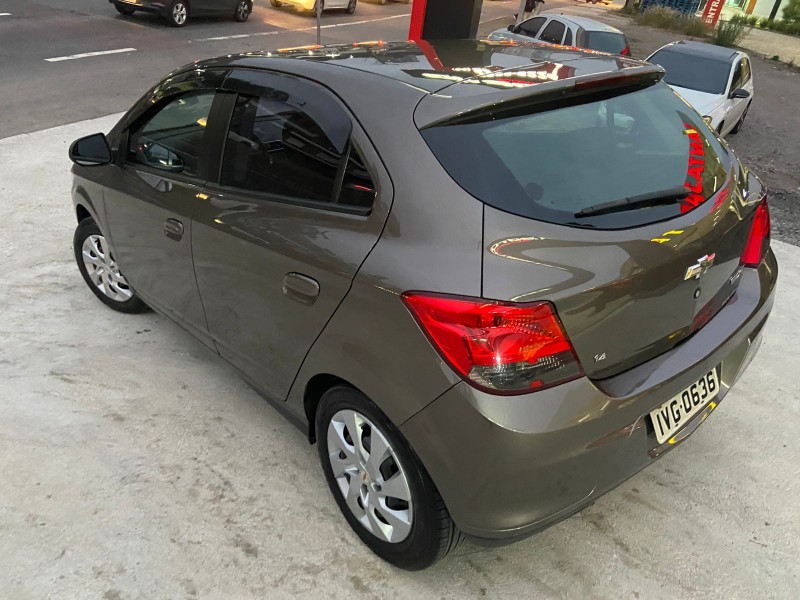 ONIX 1.4 MPFI LT 8V FLEX 4P MANUAL - 2014 - CAXIAS DO SUL