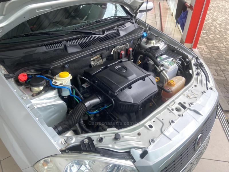PALIO 1.6 MPI ESSENCE 16V FLEX 4P MANUAL - 2011 - NOVA PRATA