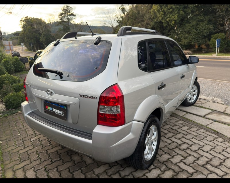 TUCSON 2.0 MPFI GL 16V 142CV 2WD GASOLINA 4P MANUAL - 2011 - NOVA PETRóPOLIS
