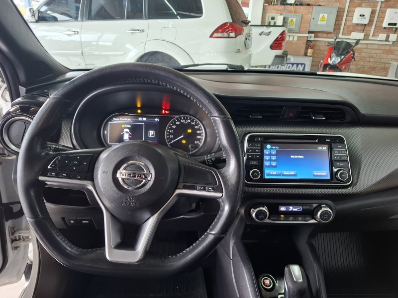 KICKS 1.6 16V FLEX SV PACK PLUS 4P XTRONIC - 2017 - FARROUPILHA