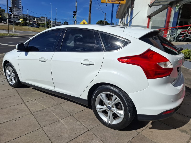FOCUS 1.6 SE 16V FLEX 4P MANUAL - 2015 - FARROUPILHA