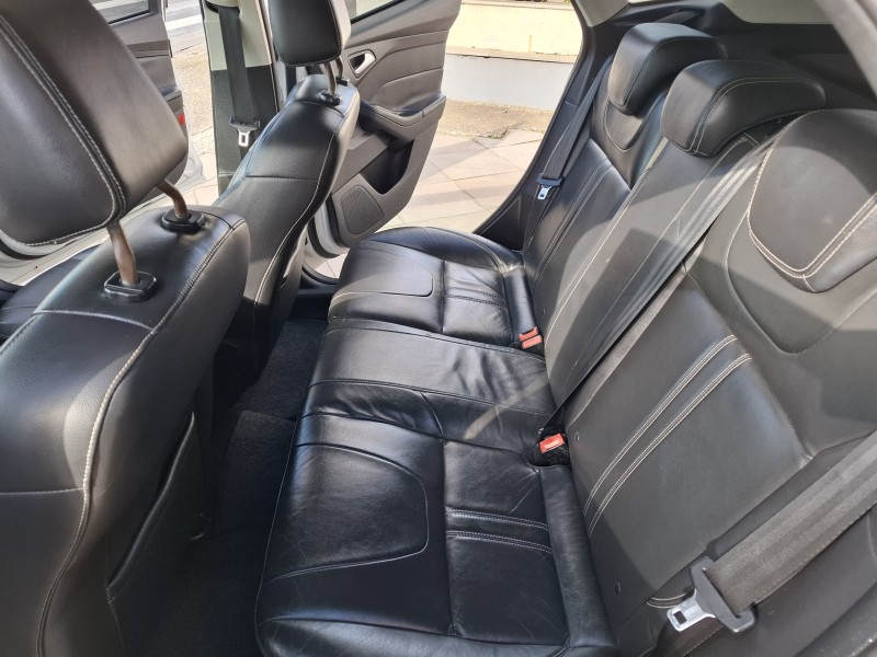 FOCUS 1.6 SE 16V FLEX 4P MANUAL - 2015 - FARROUPILHA