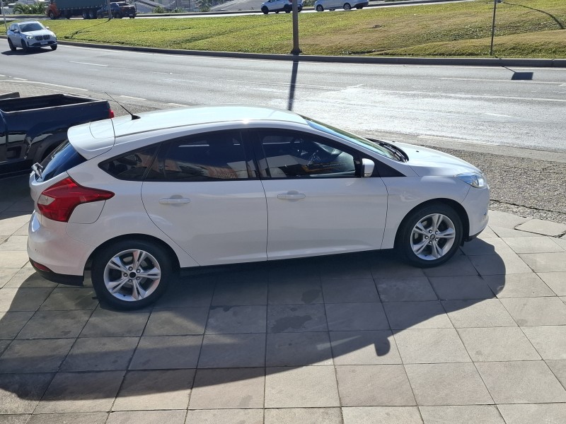 FOCUS 1.6 SE 16V FLEX 4P MANUAL - 2015 - FARROUPILHA