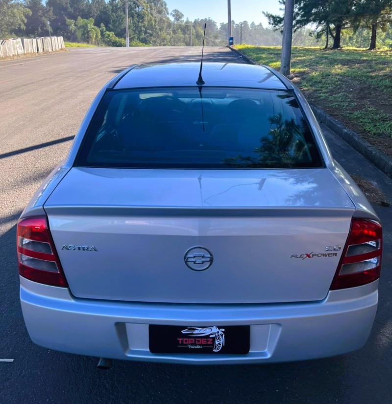 ASTRA 2.0 MPFI COMFORT SEDAN 8V FLEX 4P MANUAL - 2005 - SãO SEBASTIãO DO CAí