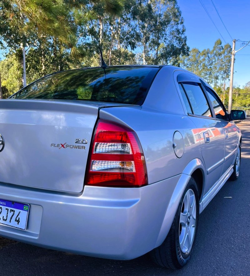 ASTRA 2.0 MPFI COMFORT SEDAN 8V FLEX 4P MANUAL - 2005 - SãO SEBASTIãO DO CAí