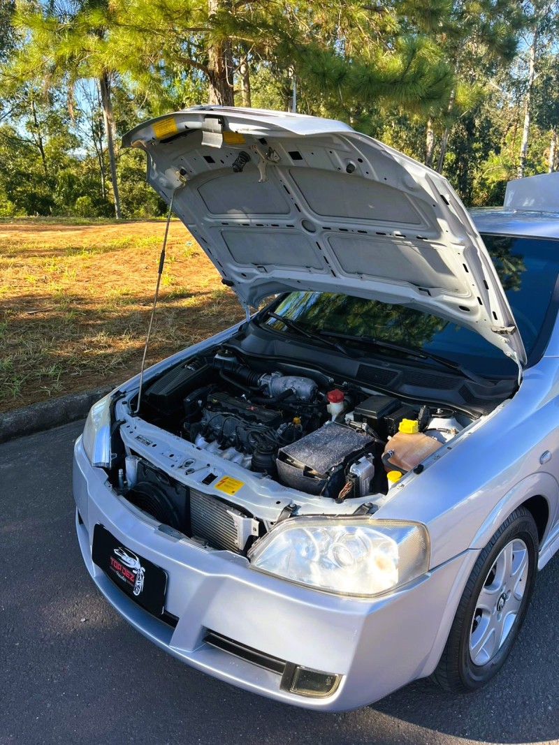 ASTRA 2.0 MPFI COMFORT SEDAN 8V FLEX 4P MANUAL - 2005 - SãO SEBASTIãO DO CAí