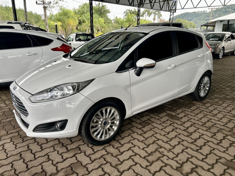 FIESTA 1.6 TITANIUM HATCH 16V FLEX 4P AUTOMÁTICO - 2015 - SãO SEBASTIãO DO CAí