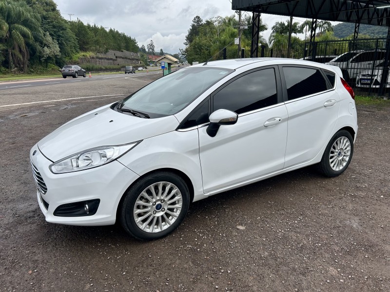 FIESTA 1.6 TITANIUM HATCH 16V FLEX 4P AUTOMÁTICO - 2015 - SãO SEBASTIãO DO CAí