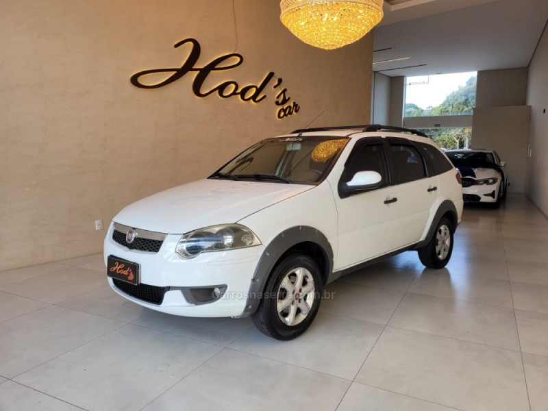 PALIO 1.6 TREKKING WEEKEND 16V FLEX 4P MANUAL - 2014 - CANELA