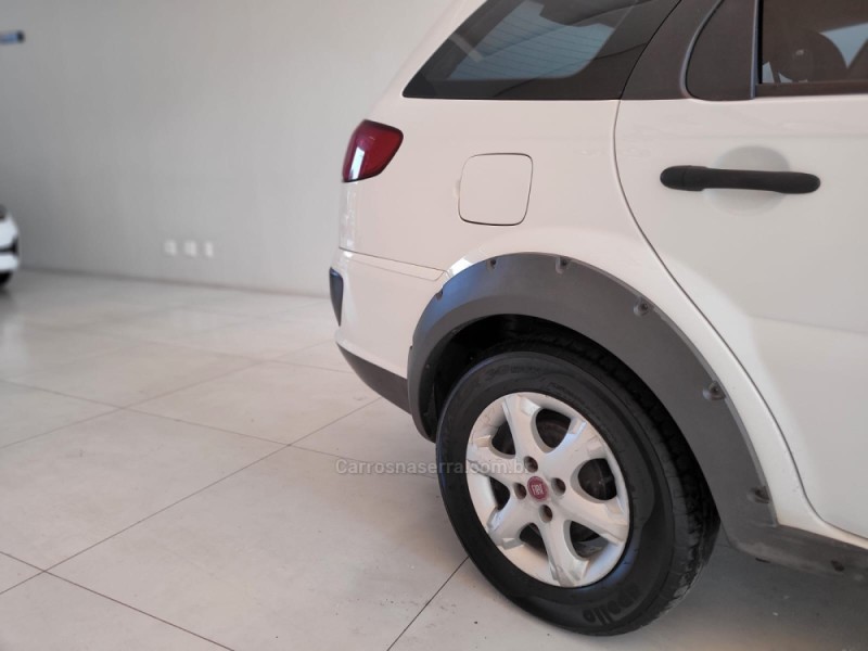 PALIO 1.6 TREKKING WEEKEND 16V FLEX 4P MANUAL - 2014 - CANELA