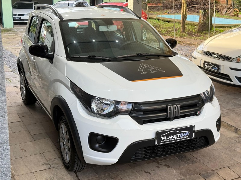 MOBI 1.0 TREKKING 8V FLEX 4P MANUAL - 2024 - FARROUPILHA