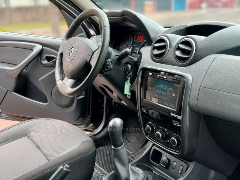 DUSTER 1.6 DYNAMIQUE 4X2 16V FLEX 4P MANUAL - 2014 - NOVO HAMBURGO