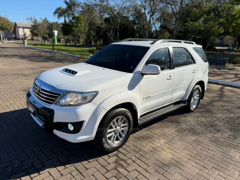 hilux sw4 3.0 srv 4x4 7 lugares 16v turbo intercooler diesel 4p automatico 2012 brochier