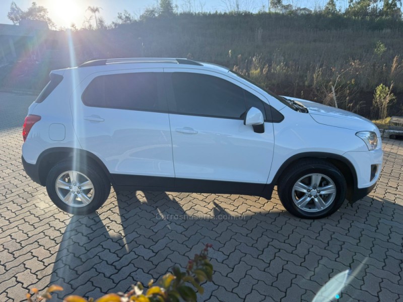 TRACKER 1.8 MPFI LT 4X2 16V FLEX 4P AUTOMÁTICO - 2016 - BROCHIER