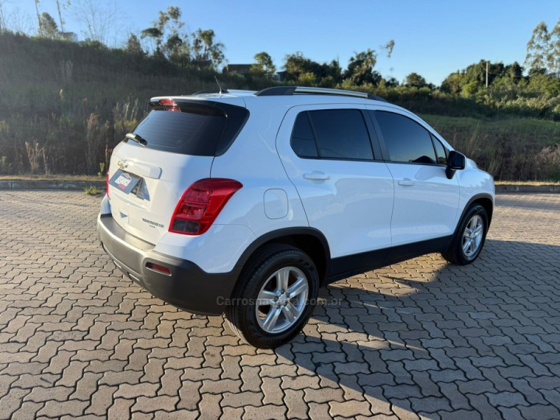 TRACKER 1.8 MPFI LT 4X2 16V FLEX 4P AUTOMÁTICO - 2016 - BROCHIER
