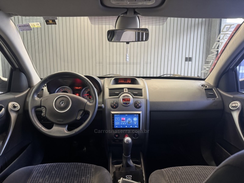 MÉGANE 1.6 DYNAMIQUE GRAND TOUR 16V FLEX 4P MANUAL - 2011 - DOIS IRMãOS