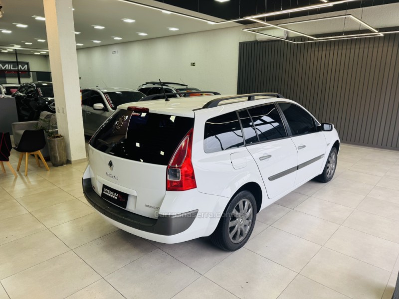 MÉGANE 1.6 DYNAMIQUE GRAND TOUR 16V FLEX 4P MANUAL - 2011 - DOIS IRMãOS
