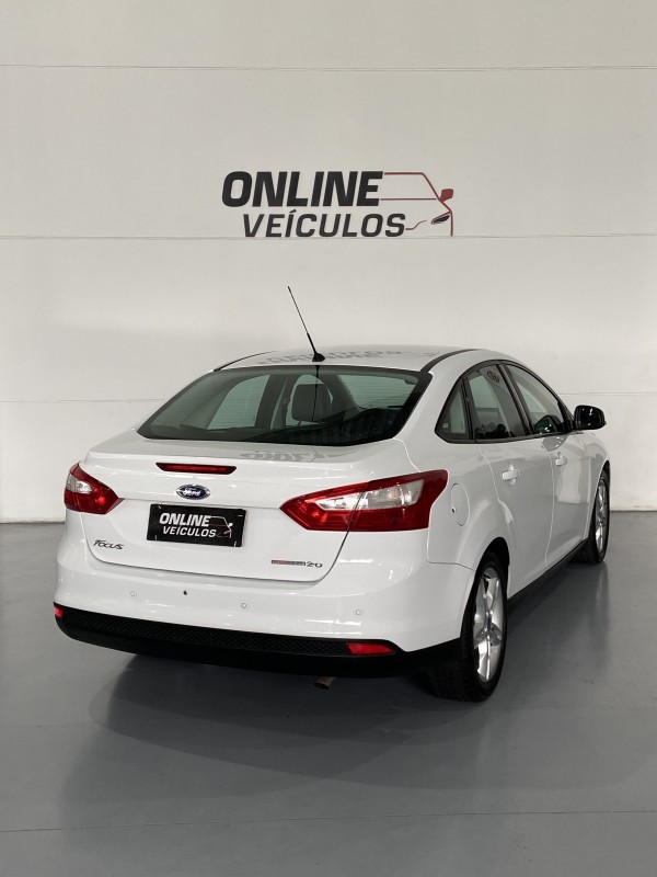 FOCUS 2.0 SE PLUS SEDAN 16V FLEX 4P AUTOMÁTICO - 2015 - FARROUPILHA