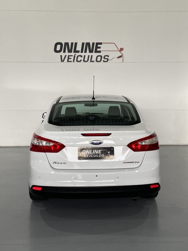 FOCUS 2.0 SE PLUS SEDAN 16V FLEX 4P AUTOMÁTICO - 2015 - FARROUPILHA