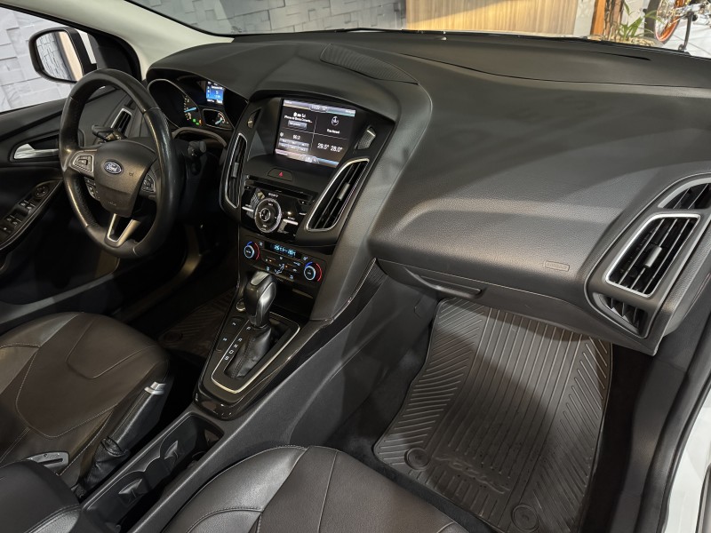 FOCUS 2.0 TITANIUM SEDAN 16V FLEX 4P AUTOMÁTICO - 2016 - NOVO HAMBURGO