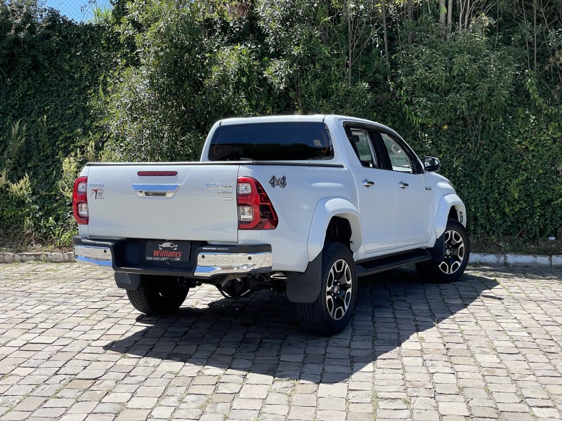 HILUX 2.8 SRX PLUS 4X4 CD TURBO DIESEL 4P AUTOMÁTICO - 2024 - FARROUPILHA