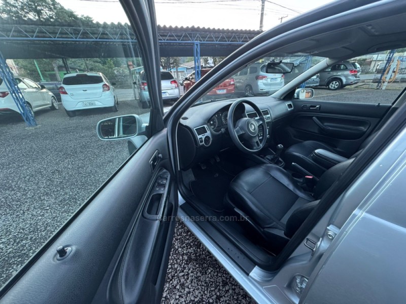 BORA 2.0 MI 8V FLEX 4P MANUAL - 2011 - IGREJINHA