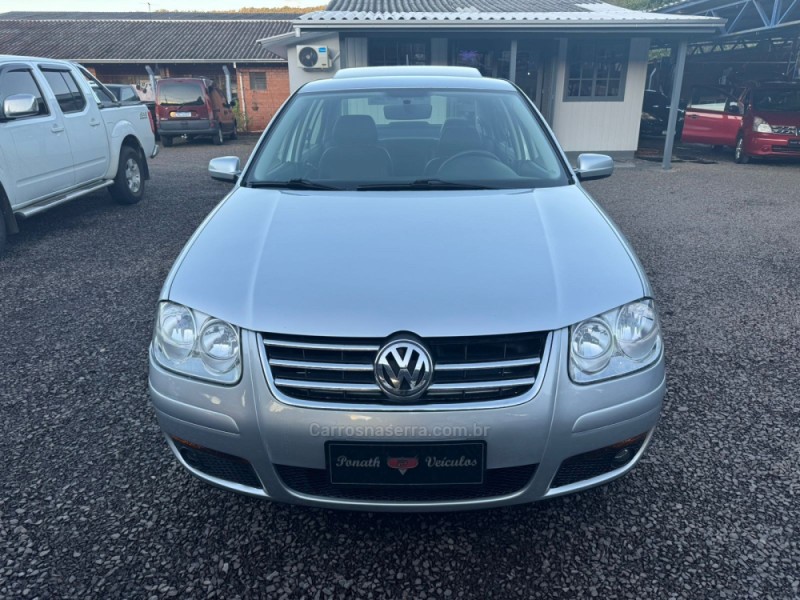 BORA 2.0 MI 8V FLEX 4P MANUAL - 2011 - IGREJINHA