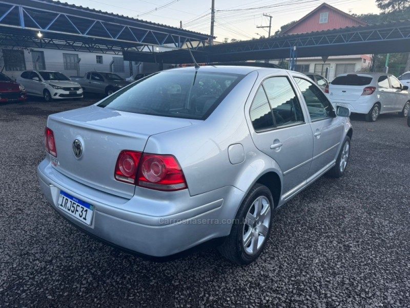 BORA 2.0 MI 8V FLEX 4P MANUAL - 2011 - IGREJINHA