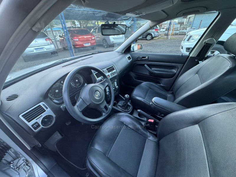 BORA 2.0 MI 8V FLEX 4P MANUAL - 2011 - IGREJINHA