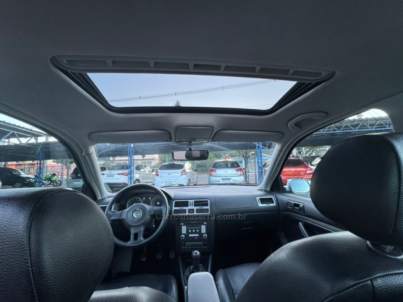 BORA 2.0 MI 8V FLEX 4P MANUAL - 2011 - IGREJINHA