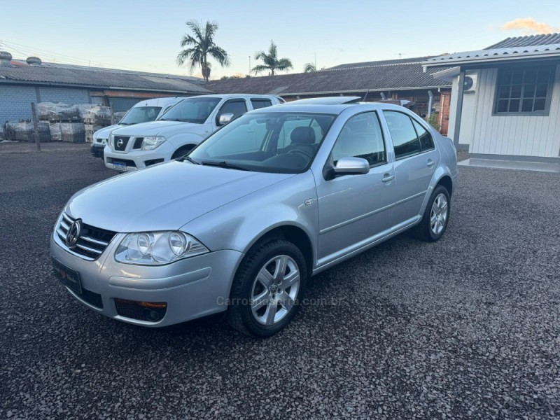 BORA 2.0 MI 8V FLEX 4P MANUAL - 2011 - IGREJINHA