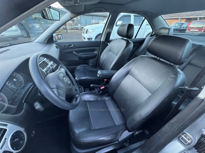 BORA 2.0 MI 8V FLEX 4P MANUAL - 2011 - IGREJINHA