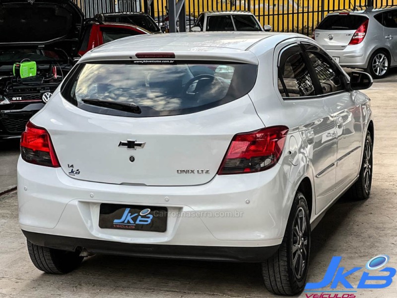 ONIX 1.0 LTZ 12V TURBO FLEX 4P MANUAL - 2013 - NOVO HAMBURGO