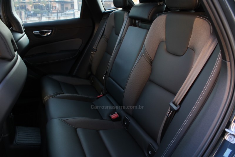 XC60 2.0 T8 R DESIGN HYBRID GASOLINA 4P AUTOMÁTICO - 2022 - CAXIAS DO SUL