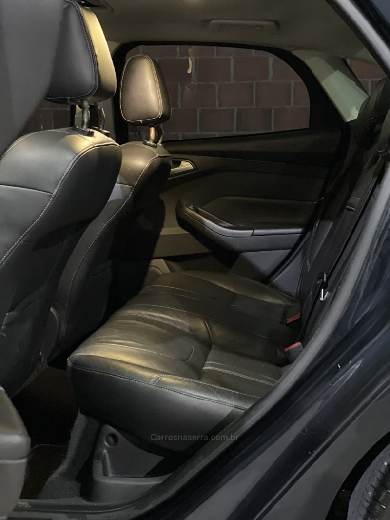 FOCUS 2.0 TITANIUM PLUS SEDAN 16V FLEX 4P AUTOMÁTICO - 2014 - CAXIAS DO SUL