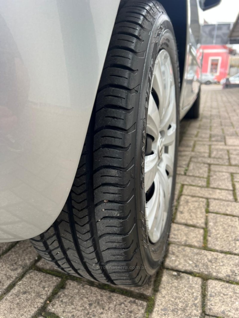 FOX 1.6 MI 8V FLEX 4P MANUAL - 2014 - NOVO HAMBURGO