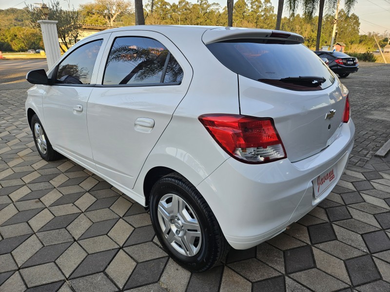 ONIX 1.0 LT 12V FLEX 4P MANUAL - 2015 - BOM PRINCíPIO