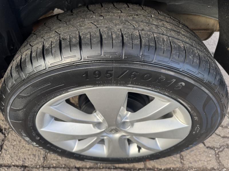 SANDERO 1.6 STEPWAY 8V FLEX 4P MANUAL - 2014 - DOIS IRMãOS