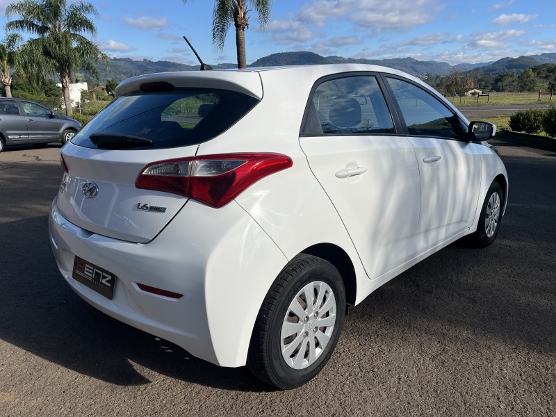 HB20 1.6 COMFORT 16V FLEX 4P MANUAL - 2015 - BOM PRINCíPIO