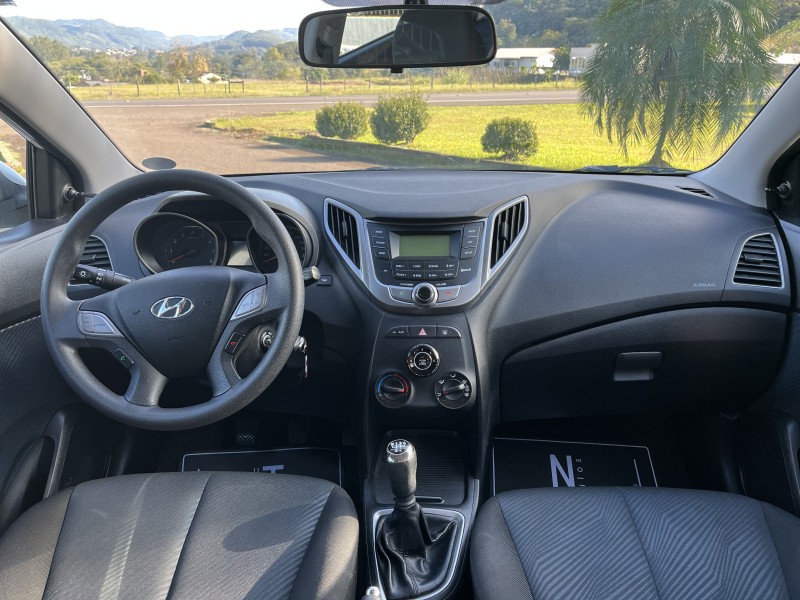 HB20 1.6 COMFORT 16V FLEX 4P MANUAL - 2015 - BOM PRINCíPIO