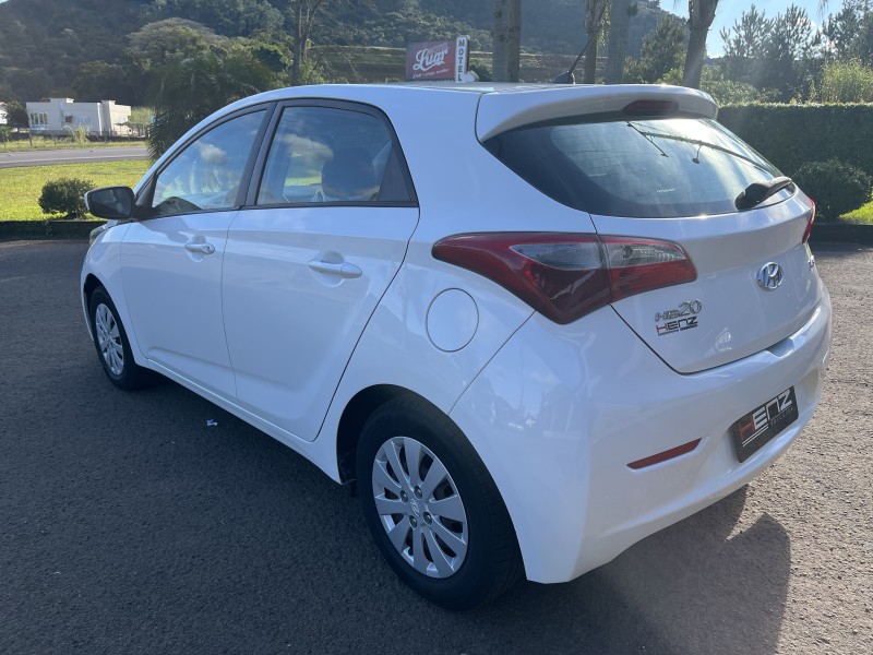 HB20 1.6 COMFORT 16V FLEX 4P MANUAL - 2015 - BOM PRINCíPIO