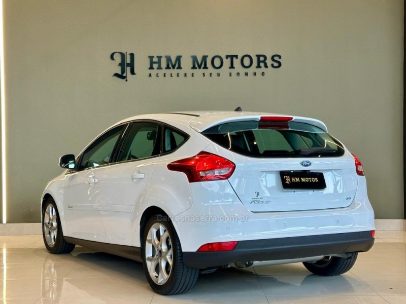 FOCUS 2.0 SE PLUS 16V FLEX 4P AUTOMÁTICO - 2017 - CAXIAS DO SUL