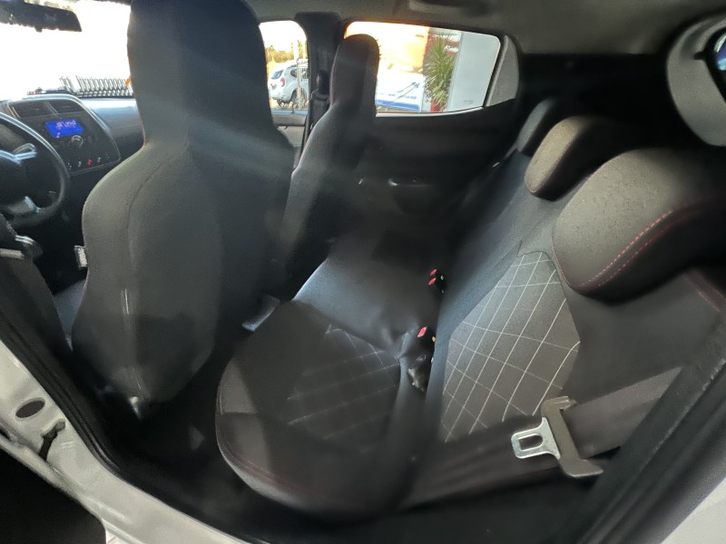 KWID 1.0 12V SCE FLEX ZEN MANUAL - 2020 - PORTãO