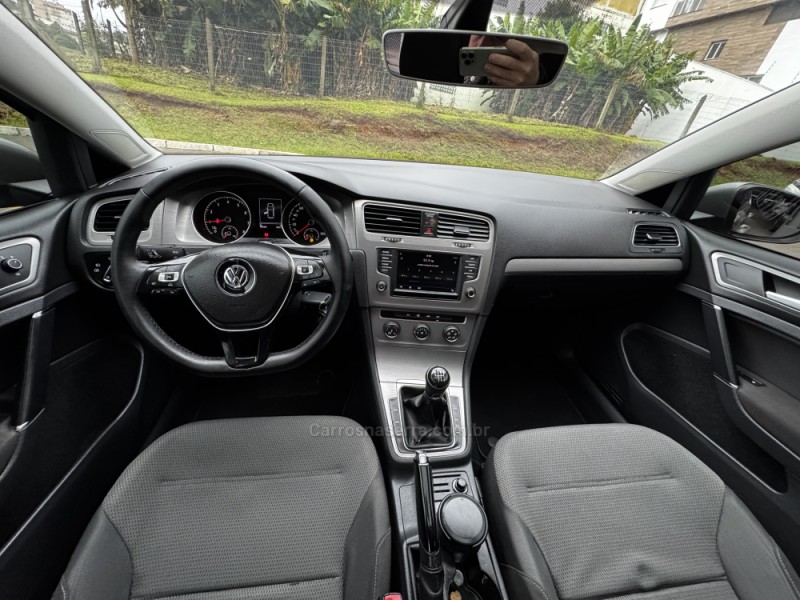 GOLF 1.0 TSI COMFORTLINE 12V TOTAL FLEX 4P MANUAL - 2017 - FELIZ